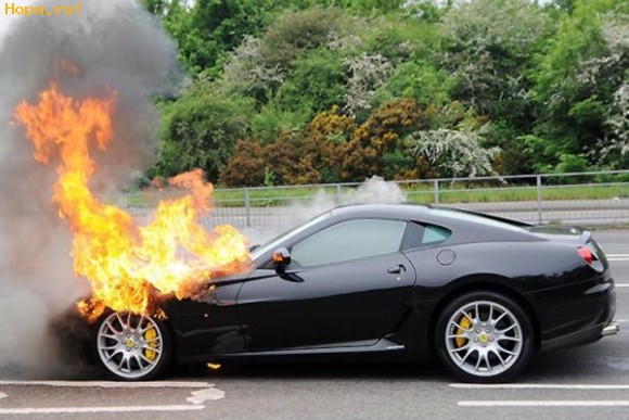 Auto Moto - Ferrari in flacari