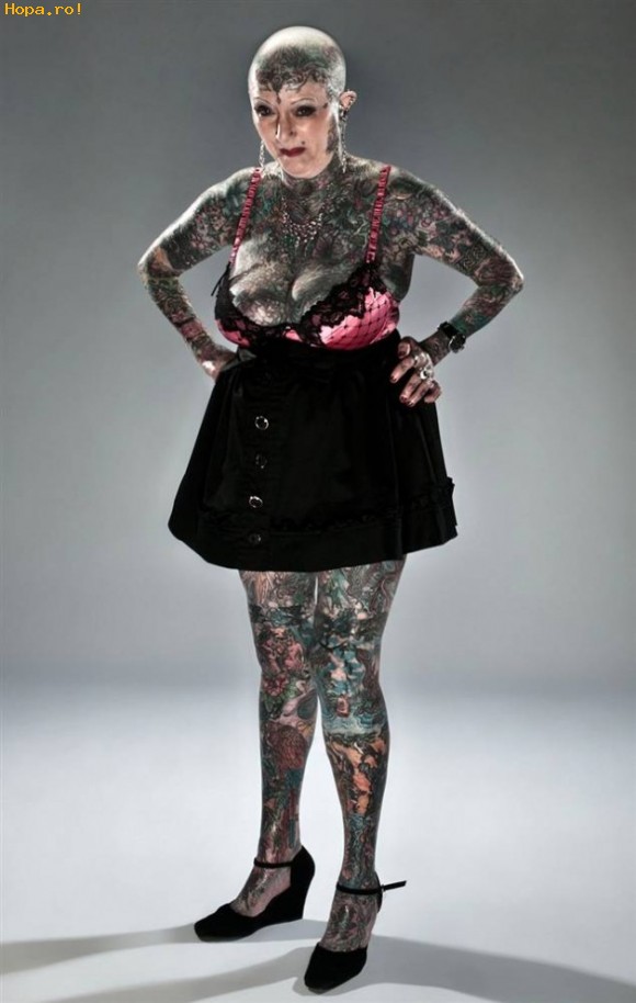 Diverse - Tatuata pe tot corpul