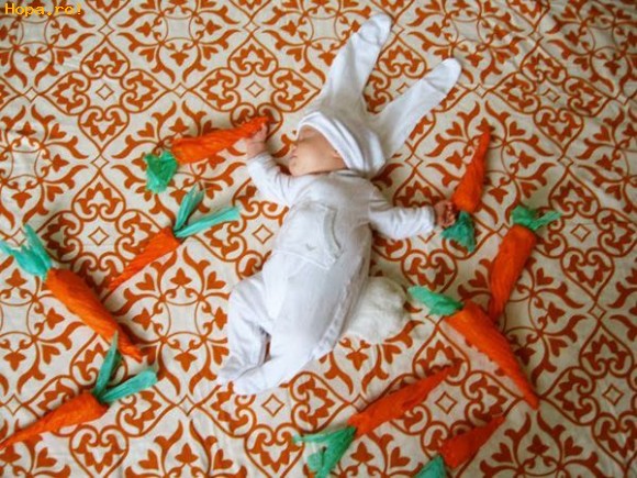 Copii - Bebe deghizat in iepuras