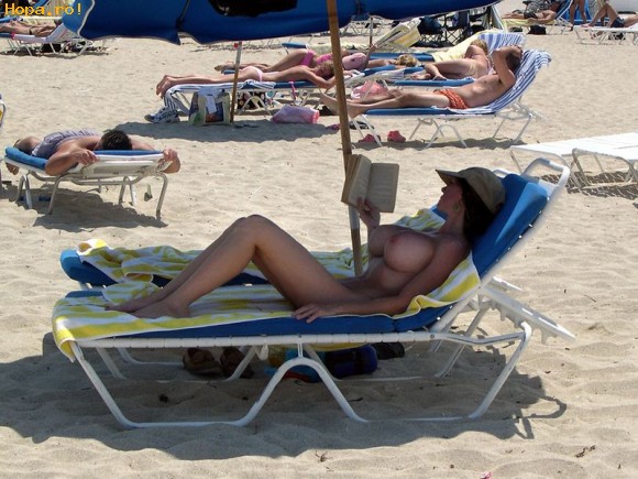 Sexoase - Topless pe plaja