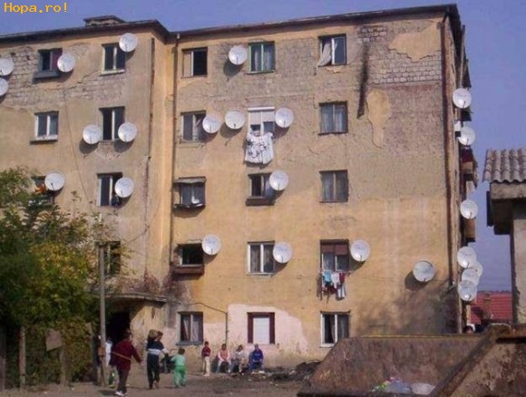 Din Romania - Nu ai ce sa mananci, da ai la ce sa te uiti