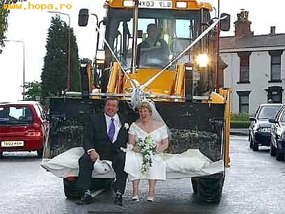Auto Moto - Nunta pe excavator