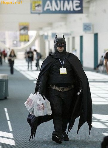 Celebritati - Batman la cumparaturi