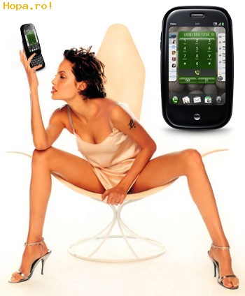 Celebritati - Lara Croft (Angelina Jolie) are Palm Pre