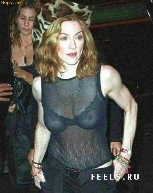 Celebritati - Madonna cu sanii la vedere