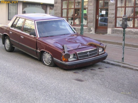Auto Moto - Masina batuta in cuie