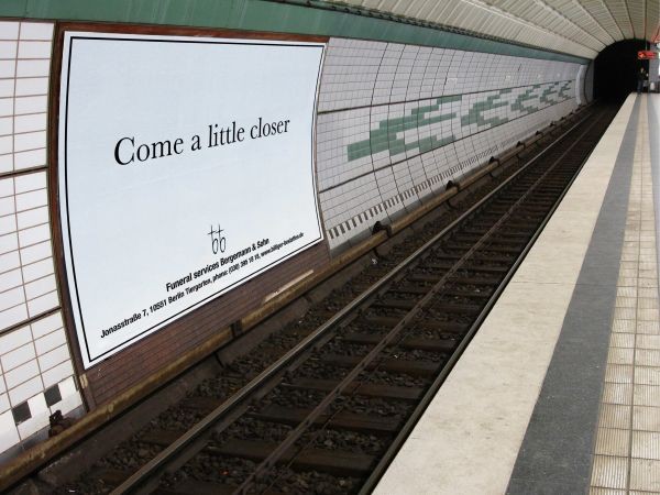 Reclame - Vine metrou... sari!