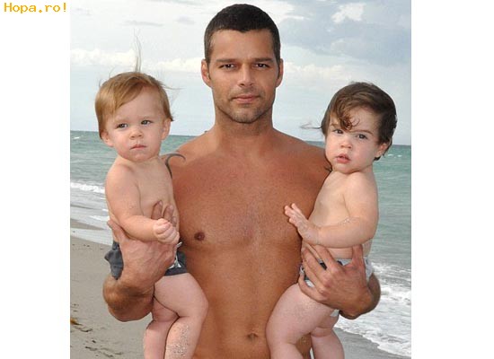 Celebritati - Ricky Martin este un tata fericit