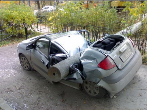 Auto Moto - Atentie cad stalpi