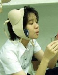 Diverse - Cand ai mainile ocupate , folosesti ce ai la indemana pentru a vorbi la telefon