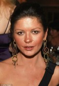 Celebritati - Zeta Jones a gresit machiajul