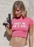 Diverse - O fata cu un pistol in mana ... hmm ... nu prea inspira incredere ...